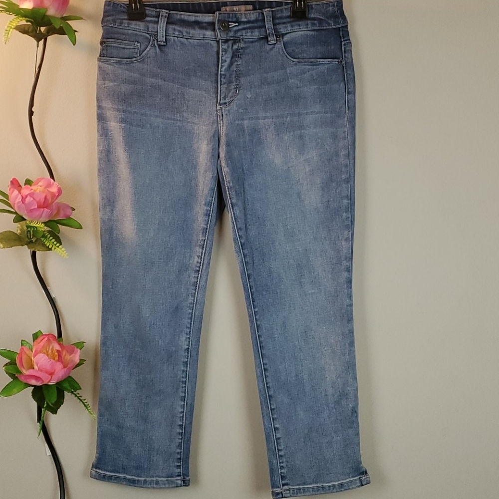 CHICOS So Slimming ankle  and cropped jeans